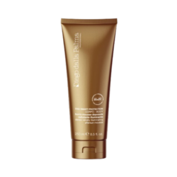 Dense Velvety Illuminating Aftersun Mousse (Body) on white background